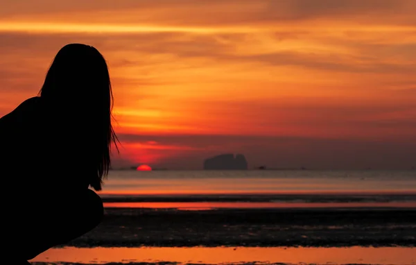 Silhouette Women Beautiful Sunset Sea Thailand — Stock Photo, Image