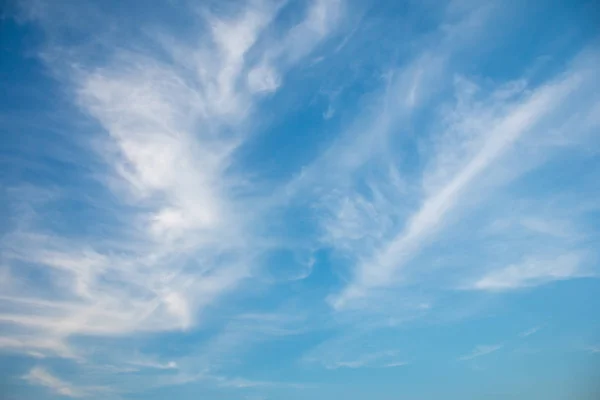 Белые Облака Небе Голубое Небо Фон — стоковое фото