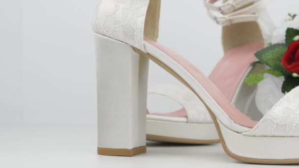 Elegantes Zapatos Boda Nupcial Con Cordones Lujo Ramo Con Rosa — Vídeos de Stock