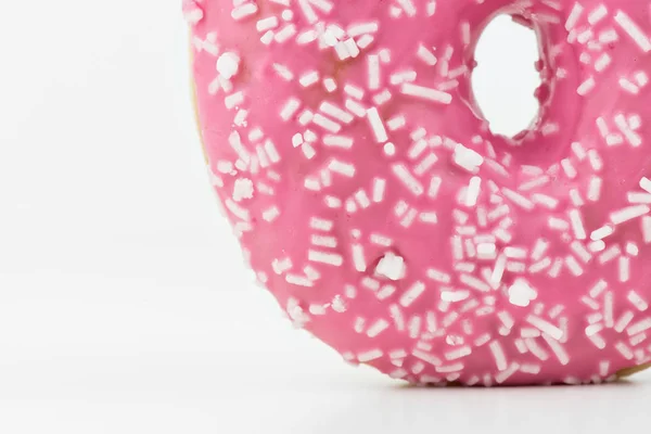 Closeup Delicioso Rosa Colorido Donut Fundo Branco Com Chocolate Branco — Fotografia de Stock