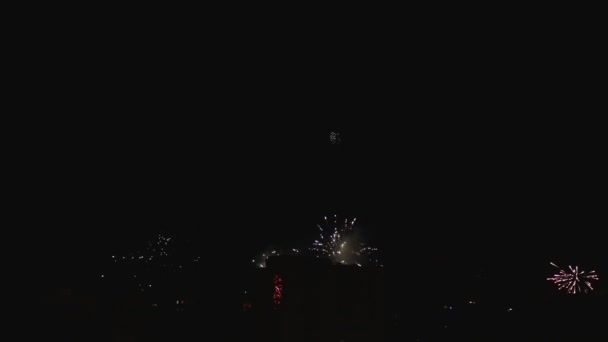 Новогодний Праздник Город Фейерверков Sky Lighting Town Dark Night Firecrackers — стоковое видео