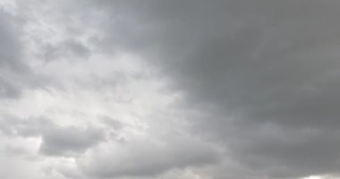 Hızlı Hareket Eden Fırtına Sinematik Lacivert Gri Bulutlar Yağmurlu Gün Dağ Güneş Ihlamurları Kötü Hava Kalın Rüzgarlı Gün