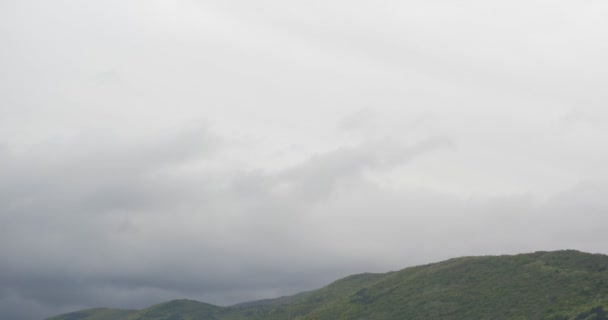 Tempête Mouvement Rapide Cinématique Bleu Foncé Gris Nuages Jour Pluie — Video