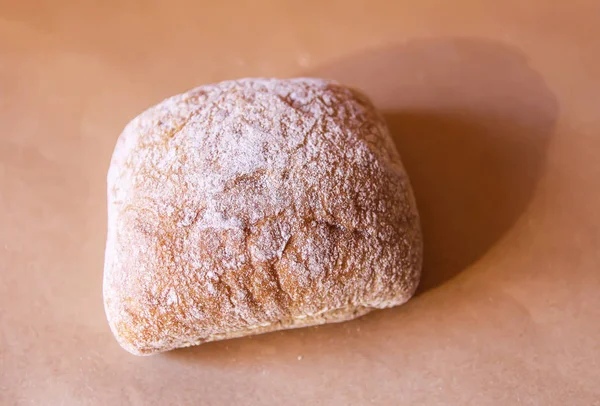 Μικρό Φρέσκο Ζεστό Καρβέλι Ciabatta Ψωμί Ζεστό Μαλακό Φως — Φωτογραφία Αρχείου