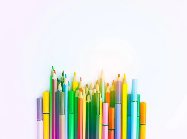 Σχολικά Είδη Επιστροφή Στα Στοιχεία Σχεδιασμού Του Σχολείου Χρωματιστά Μολύβια — Φωτογραφία Αρχείου