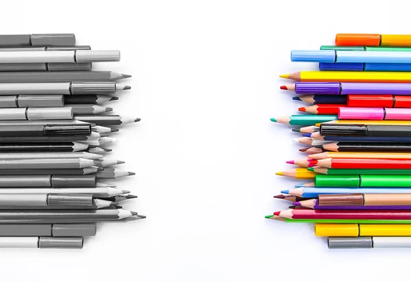 Przedmioty Szkolne Powrót Elementów Szkolnych Kolorowe Ołówki Białym Tle — Zdjęcie stockowe