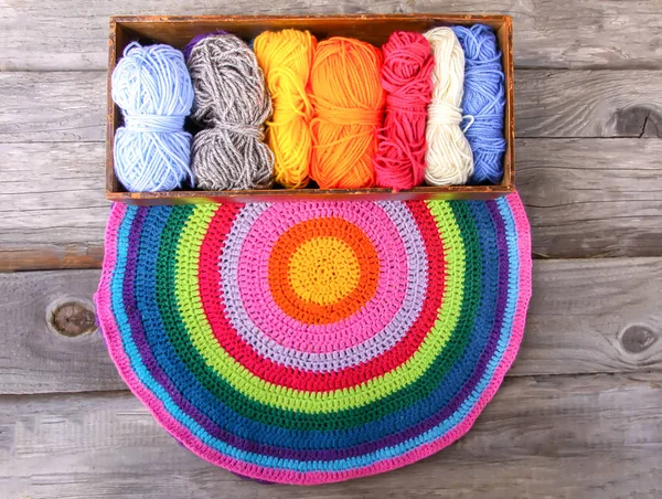 Knitted Striped Mat Colorful Skeins Wollen Yarn Wooden Background — Stock Photo, Image