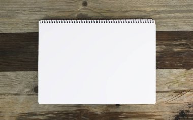 boş kağıt üzerinde ahşap tablo