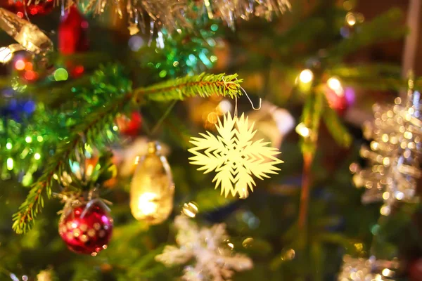 Decorated Fir Tree Branches Paper Snowflake — Stock Photo, Image