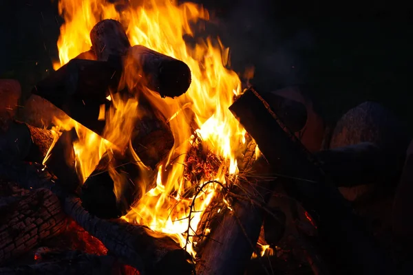 Ogień Płomień na zewnątrz — Zdjęcie stockowe