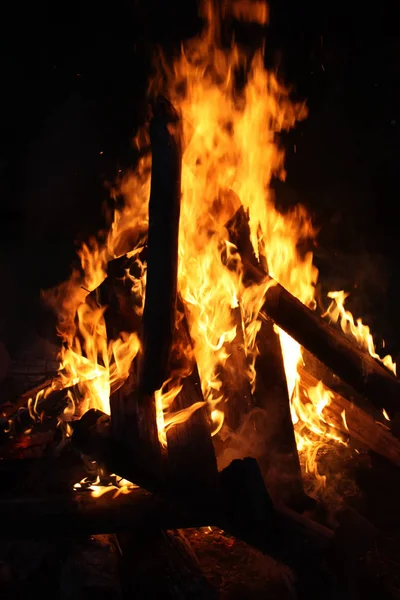 Brûler le feu à l'extérieur — Photo