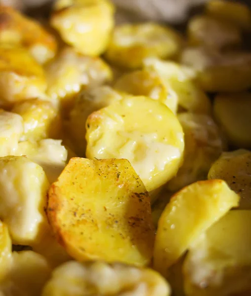 Batatas Cruas Preparadas Para Assar Com Aromas Bandeja — Fotografia de Stock