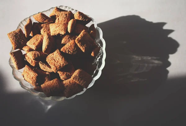 Barras Muesli Una Taza Transparente Luz Del Sol — Foto de Stock