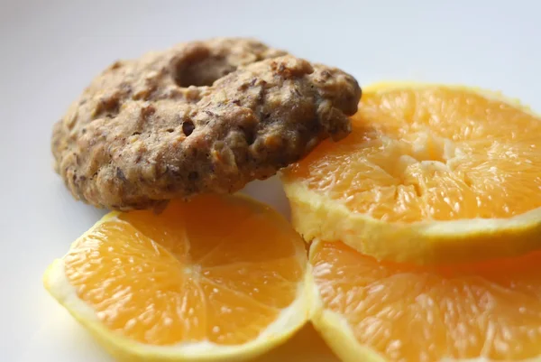 Galletas de chocolate con rodajas de naranja — Foto de Stock