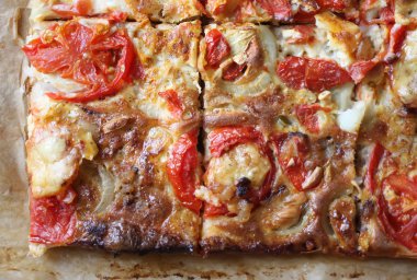 Rustik Pizza domates ile