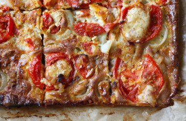 Rustik Pizza domates ile
