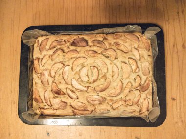 Tatlı organik ev yapımı elma kek.