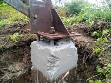 İnşaat sürecinde elektrik santralinin yapısının ayrıntıları.