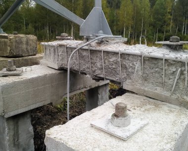 İnşaat sürecinde elektrik santralinin yapısının ayrıntıları.