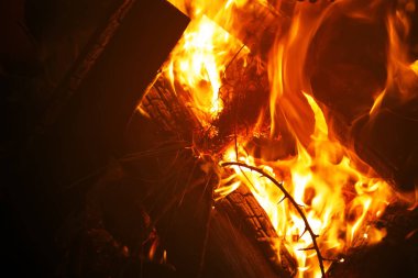 Açık havada, Brezilya 'nın üzerinde parlak bir alev var.