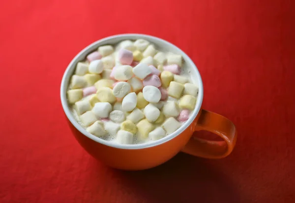 Kakaogetränk mit Marshmallows — Stockfoto