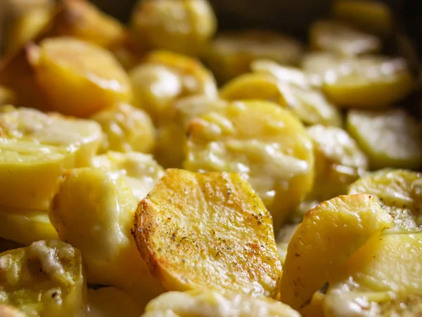 Batatas Cruas Preparadas Para Assar Com Aromas Bandeja — Fotografia de Stock