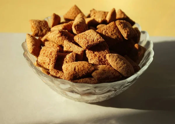 Barras Muesli Una Taza Transparente Luz Del Sol — Foto de Stock