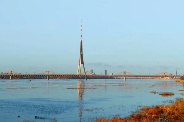 Paisaje Urbano Con Puente Edificios Modernos Cielo Azul Octubre — Foto de Stock