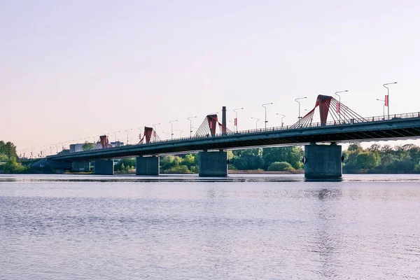 Paisagem Urbana Com Ponte Acima Rio — Fotografia de Stock