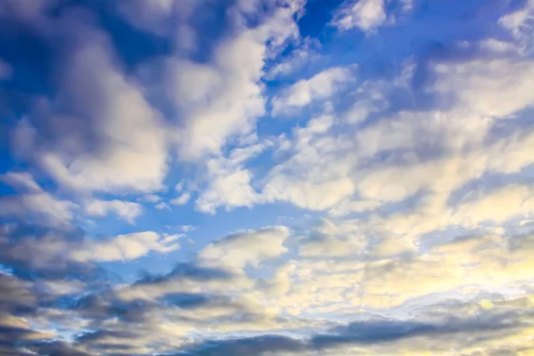 Blauer Himmel Mit Wolken Detail Der Sommerlandschaft Auf Dem Land — Stockfoto