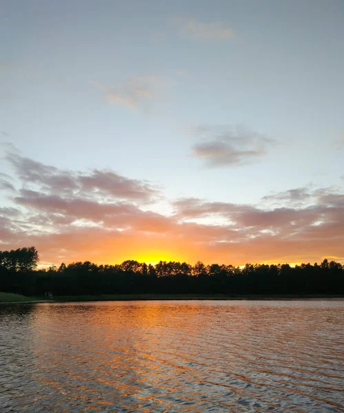 Lake surface at evening in Latvia, East Europe. Landscape with water and forest. — Stock Photo, Image