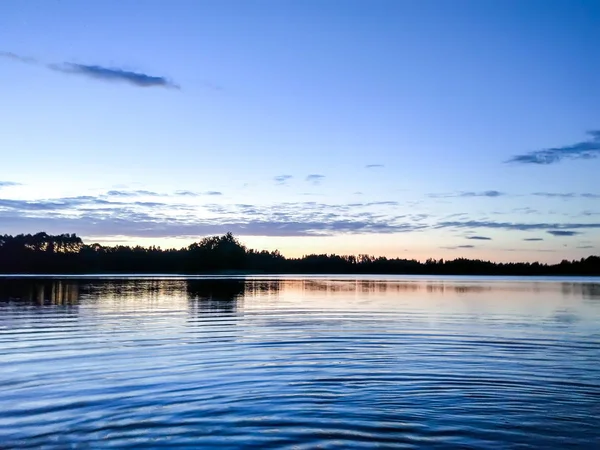 Superficie Tranquila Del Lago Por Noche Letonia Europa Del Este — Foto de Stock