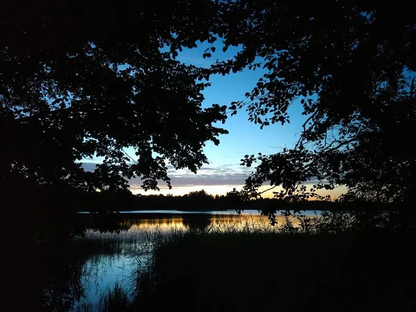 Superfície Calma Lago Noite Letônia Europa Oriental Verão Pôr Sol — Fotografia de Stock