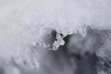 Buz ve kar yüzeyi kapanıyor