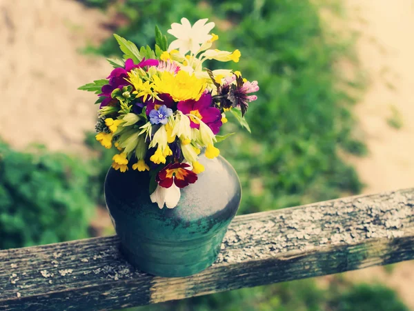 Bright Little Bouquet Spring Fresh Flowers — 스톡 사진