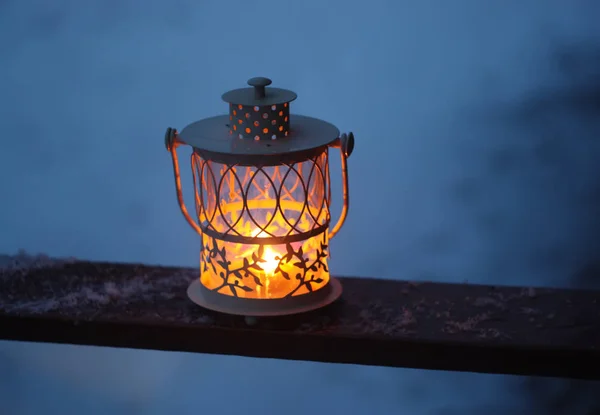 Lanterna de Natal com vela . — Fotografia de Stock