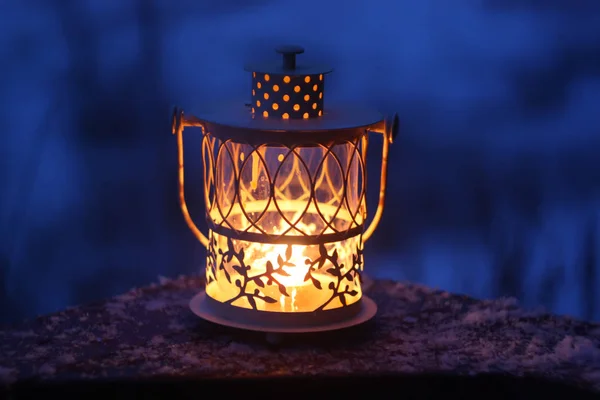 Lanterna di Natale con candela . — Foto Stock