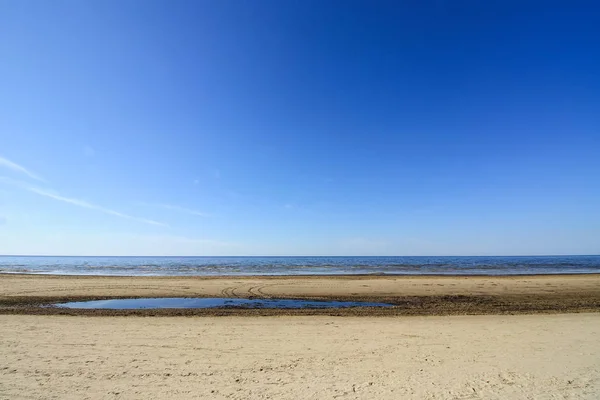Morze Bałtyckie Wiosenny Dzień Piaszczysta Plaża Jurmala Łotwa Europa Wschodnia — Zdjęcie stockowe
