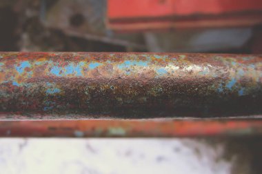 Metal boru kapanıyor. İnşaat ayrıntıları. 