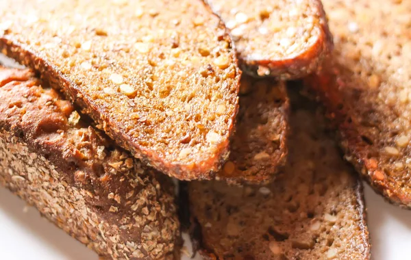 Teller mit Toastbrot — Stockfoto