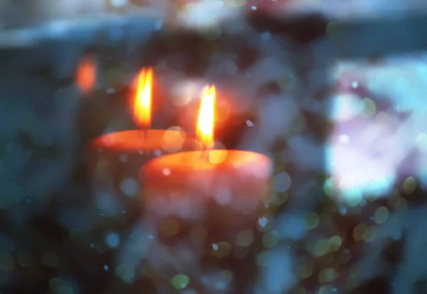 Reflexão velas ardentes de Natal — Fotografia de Stock