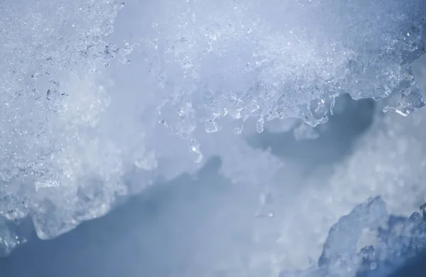 乡村冬季自然的细节. 融化的雪地. — 图库照片