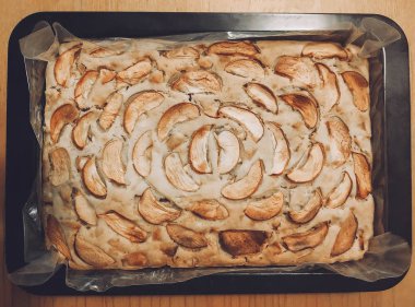 Ev yapımı elmalı turta.