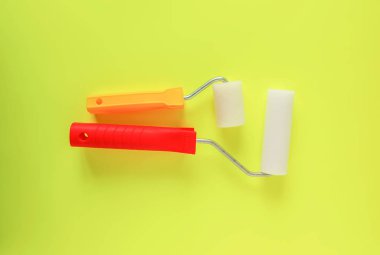 Ev onarım aletleri. Duvar boyası için köpük silindirleri kapat.