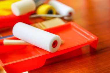 Ev onarım aletleri. Duvar boyama için silindirler kapat.