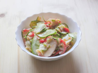 Taze sebze salatası