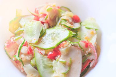 Taze sebze salatası