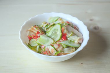 Taze sebze salatası