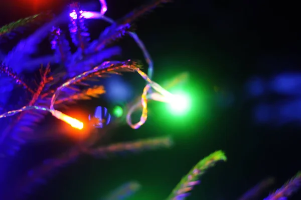Fondo de Año Nuevo festivo con luces coloridas borrosas . — Foto de Stock