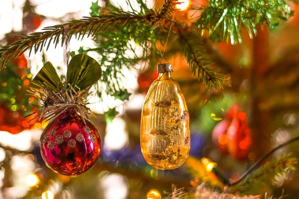 Árbol de Navidad decorado. Festivo brillante fondo brillante —  Fotos de Stock